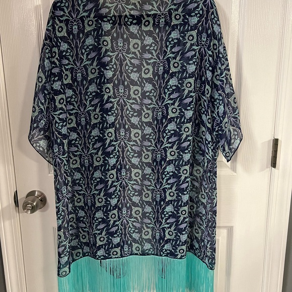 LulaRoe Over piece - Picture 2 of 4